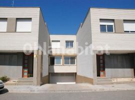 Houses (terraced house), 416 m², near bus and train, almost new, Calle Occitania, 2