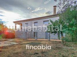 Houses (detached house), 653 m², almost new