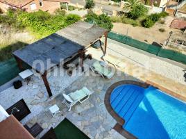 Houses (detached house), 300 m², almost new