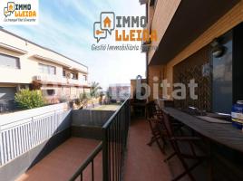 Houses (terraced house), 218 m², near bus and train, almost new, Calle de Julià Carbonell