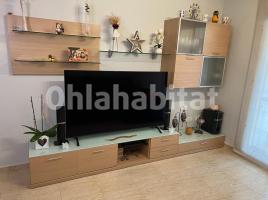 Flat, 67 m², near bus and train, almost new