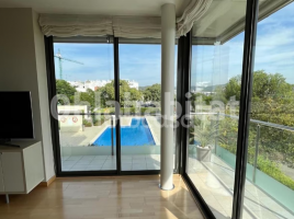 Flat, 126 m², almost new