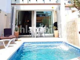Houses (detached house), 360 m², almost new, Zona