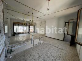 , 127 m², près de bus et de train, Calle Andreu Llambric