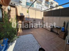 Houses (terraced house), 220 m², near bus and train, almost new