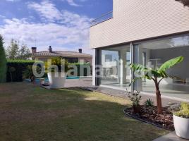 For rent Houses (detached house), 554 m², near bus and train, almost new