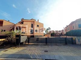 Houses (terraced house), 290 m², almost new, Calle de les Roses