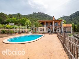 Houses (terraced house), 452 m², almost new, Zona