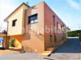 Houses (villa / tower), 192 m², almost new, Calle Calle