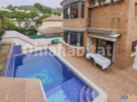 Houses (villa / tower), 415 m², almost new
