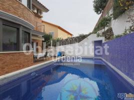 Houses (terraced house), 415 m², almost new, Zona