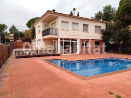 Houses (villa / tower), 238 m², almost new