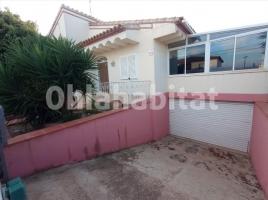 Houses (villa / tower), 131 m², Calle Olivers
