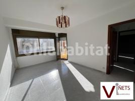 For rent flat, 83 m², near bus and train