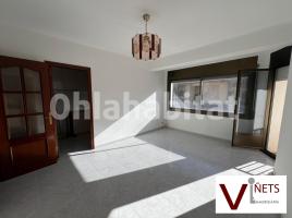 For rent flat, 83 m², near bus and train