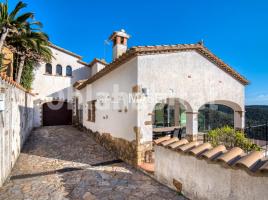 Houses (villa / tower), 318 m², Calle Mas Tapes