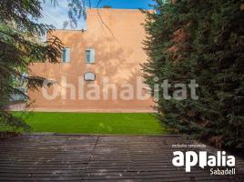 Houses (terraced house), 314 m², almost new