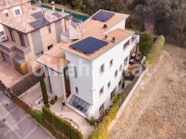 Houses (villa / tower), 380 m², almost new