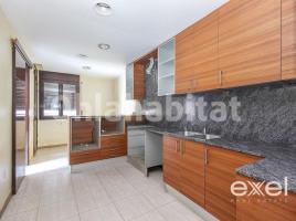 Houses (terraced house), 325 m², almost new, Zona