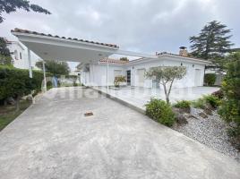 Houses (detached house), 155 m², almost new, Calle Requesens