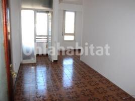 Flat, 66 m², close to bus and metro