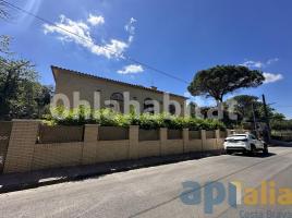 Houses (villa / tower), 649 m², almost new, Calle Bosc