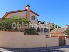 Houses (detached house), 140 m², almost new