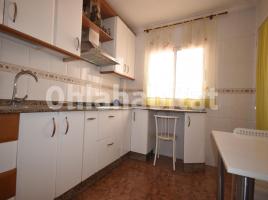 For rent flat, 111 m², near bus and train