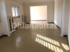 Flat, 220 m², near bus and train