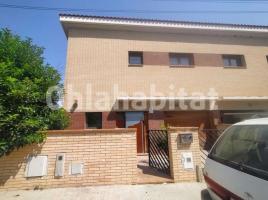 Casa (unifamiliar adossada), 202 m², prop de bus i tren, seminou