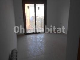 Flat, 54 m², near bus and train, almost new