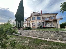 Houses (detached house), 671 m², near bus and train