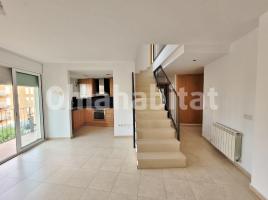 Duplex, 122.51 m², near bus and train, almost new, L'Eixample