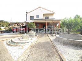 Houses (detached house), 240 m², near bus and train