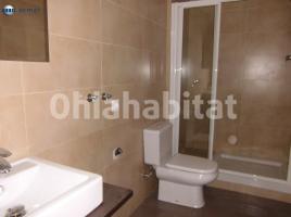Flat, 46 m², near bus and train, almost new