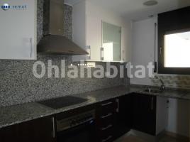 Flat, 58 m², near bus and train, almost new