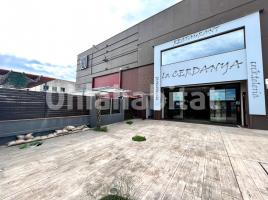 Alquiler local comercial, 587 m²