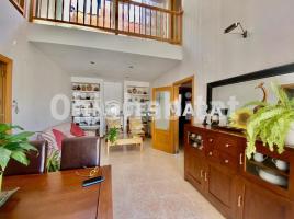 Houses (detached house), 232 m², near bus and train, CASCO ANTIGUO