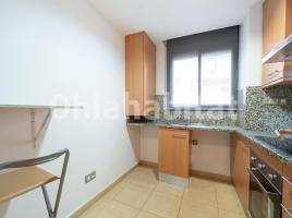 Apartamento, 62 m², cerca de bus y tren, seminuevo, Santa Eugenia