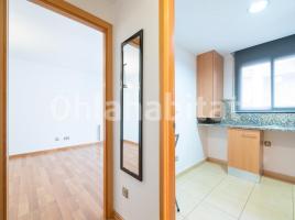 Apartamento, 62 m², cerca de bus y tren, seminuevo, Santa Eugenia