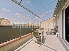 Terraced house, 190 m², near bus and train, Centre