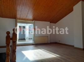 Pis, 139 m², près de bus et de train, Begues