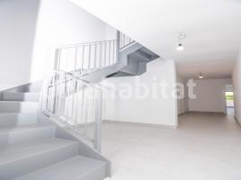 Flat, 348 m², near bus and train