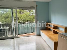 Flat, 80 m², near bus and train