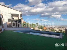 Casa (unifamiliar adosada), 581 m², seminuevo, Zona