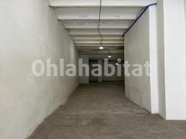 Lloguer local comercial, 68 m², prop de bus i tren