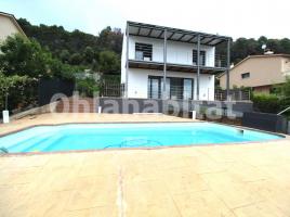 Houses (detached house), 353 m², almost new