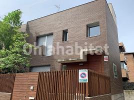 For rent Houses (detached house), 120 m², near bus and train, almost new, Eixample