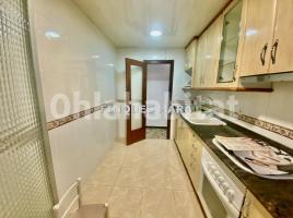 Piso, 90 m², cerca de bus y tren, Marianao