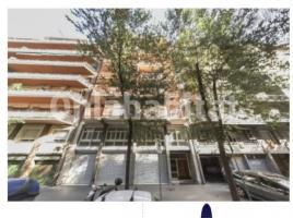Local comercial, 860 m², cerca bus y metro